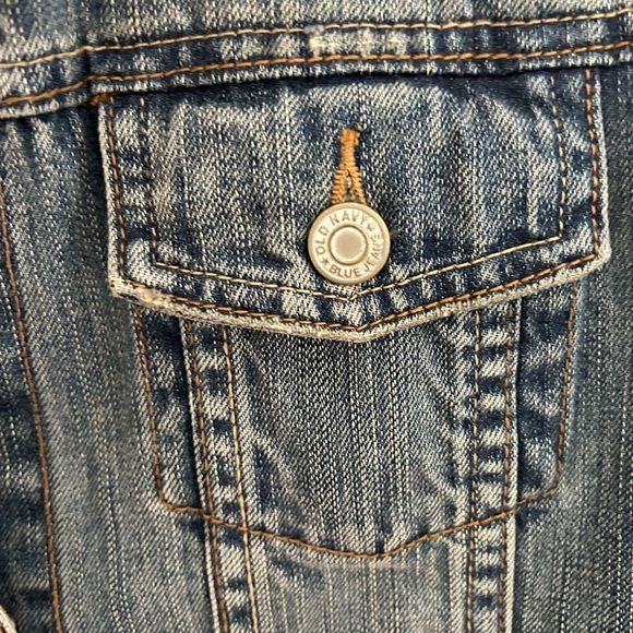 NWOT Old Navy denim jacket. Light distressing. Medium wash. Classic. Size L - Picture 6 of 11